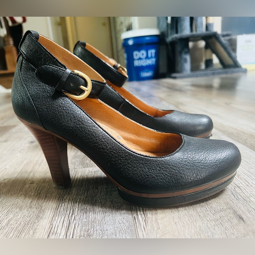 Söfft Elegant Black Leather Women's pin up heels. (8)